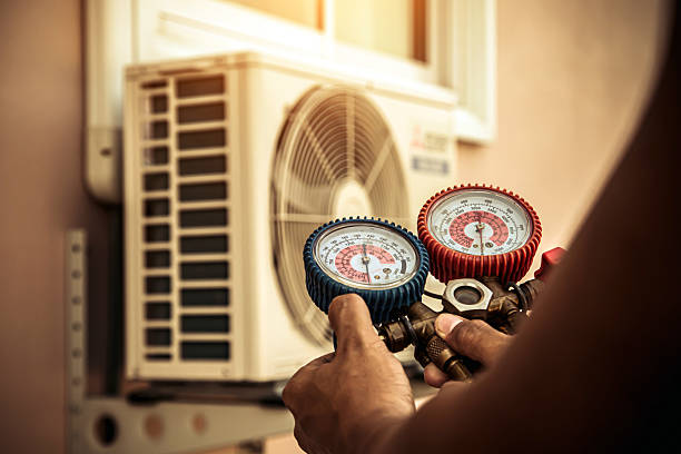 Professional Ductwork Repair technician working in El Paso, IL
